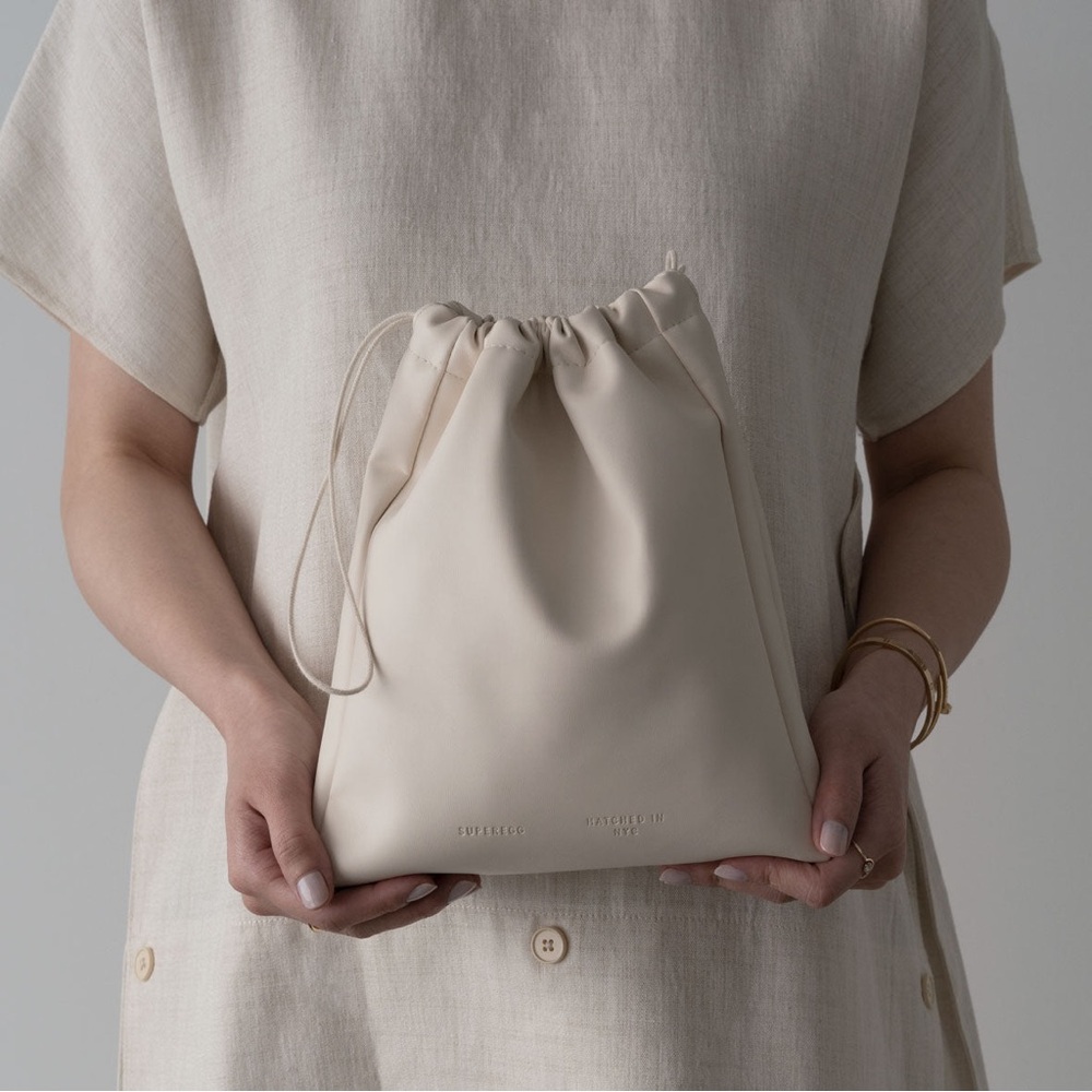 Superegg Minimal Egg Cream Pouch
